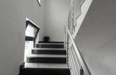 City heaven,self check in, with free parking - Foto 33