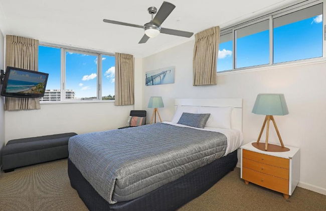 Elouera Tower Beachfront Apartments - Photo 6