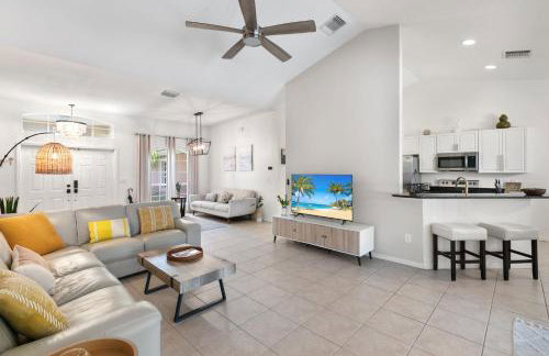 Beautifully-furnished Naples Home l Pool l Hot Tub - Foto 26