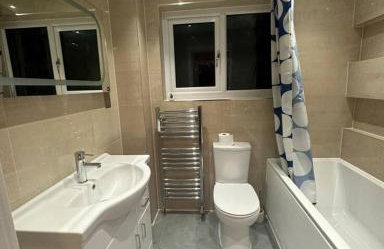 Modern 3 bedroom house- 2 parking spaces- near central MK - Foto 16