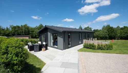 Buttercup Lodge - Relaxing hot tub and Parking - Foto 1, Garden, Garden view