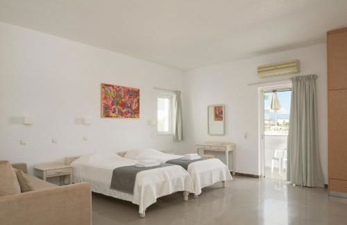 Reina Apartments - Photo 8