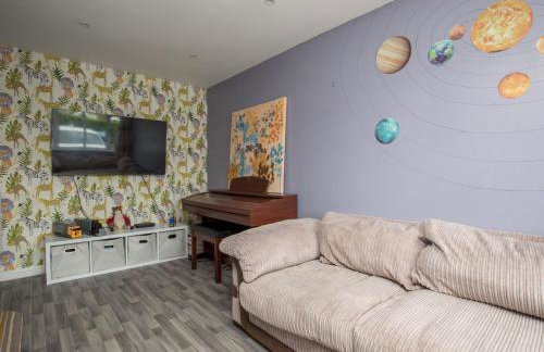 Gorgeous Family Home Near River Thames-Old Windsor - Pass the Keys - Foto 5