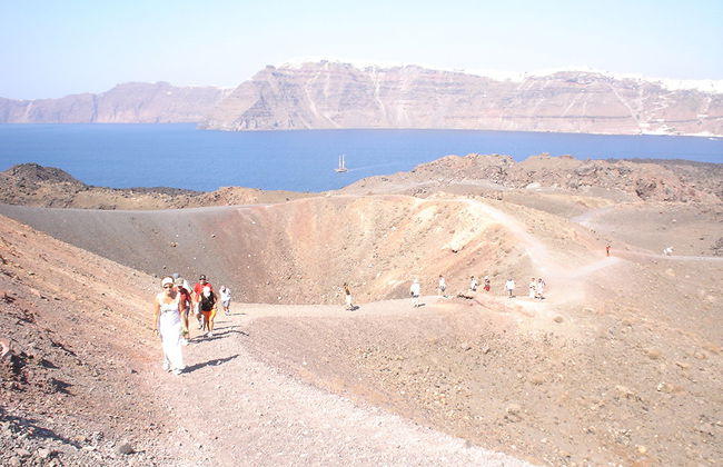 Crucero por las islas volcánicas: volcán, aguas termales y Therasia con opción a tiempo libre en Oia - Foto 2