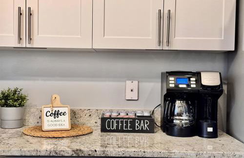 Luxury 4BR Getaway with Heated Pool & Cozy Vibes! - Foto 15