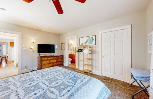 Yard, Porch and Fire Pit! Century-Old Hebron Escape - Foto 16