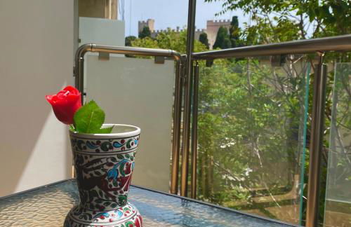 SEAL of Knight - Castle View - Downtown near the Beach - Photo 8