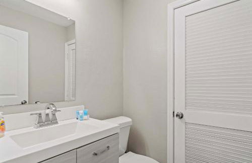 Coastal Calm 2BR Retreat Minutes to Manasota Beach - Foto 15