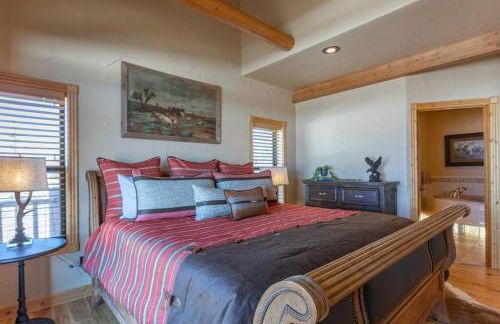 MAJESTIC VIEWS FAMILY LODGE with Large Deck - Photo 21