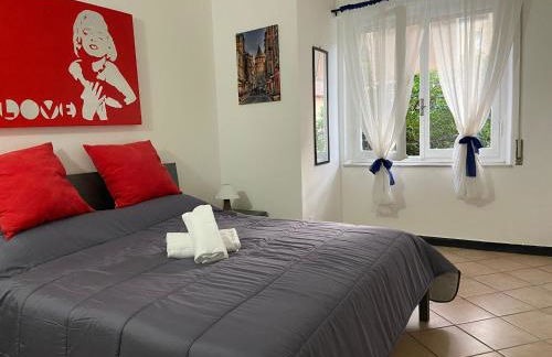 Right Bank House - Photo 1