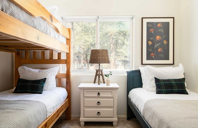 Hartwood by Avantstay Cozy Big Bear Abode w/ Spacious Deck & Stone Fireplace - Foto 29