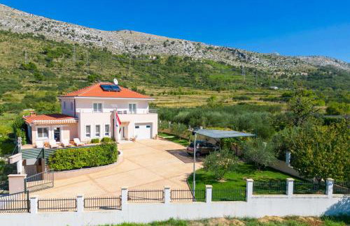 VILLA MILLA with private pool, jacuzzi, sauna, gym, max. 8 person - Photo 41