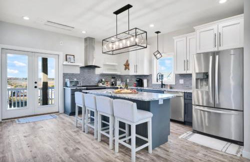 Walkable Topsail Retreat with Hot Tub and Views - Foto 8