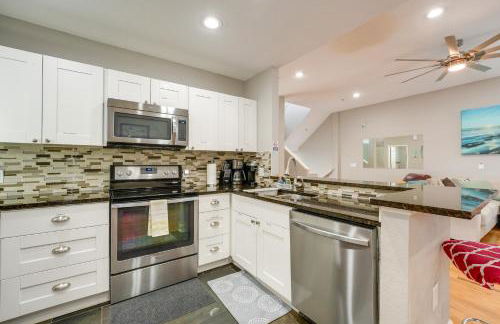 Coastal Sea Side Townhome - Walk to Beach! - Foto 9