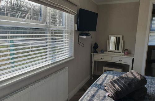 Routh 2-Bed Luxury Lodge Hot Tub & Lake View - Foto 10