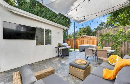 Modern Cottage, Hot Tub, Bistro Patio, Putting Green, Walk to All! - Foto 45