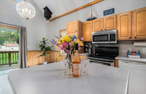 Tranquil 5-BR Lake House Near Duck Lake TC ➠7570 - Photo 4