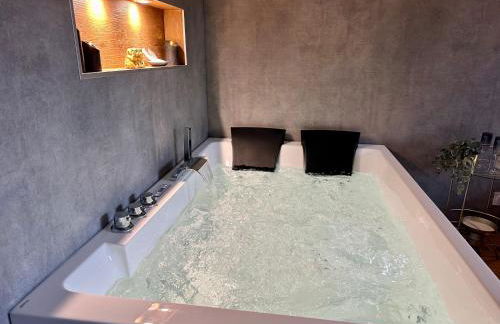 Le Temple - Love Room au coeur des remparts - Foto 7