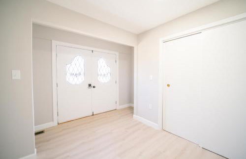 Spacious 5BR 3BA Free Parking Minutes to DC with Pool - Foto 59