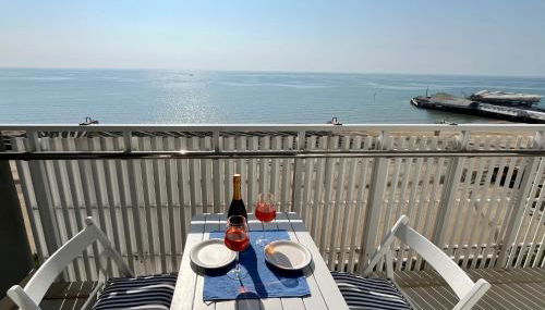 Vista mare a 10m dalla spiaggia, 8 piano e parcheggio privato - Foto 2