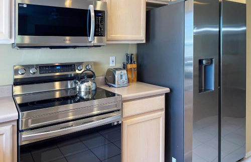 Dog-friendly condo with high-speed WiFi, heated outdoor pool & hot tub - Foto 13