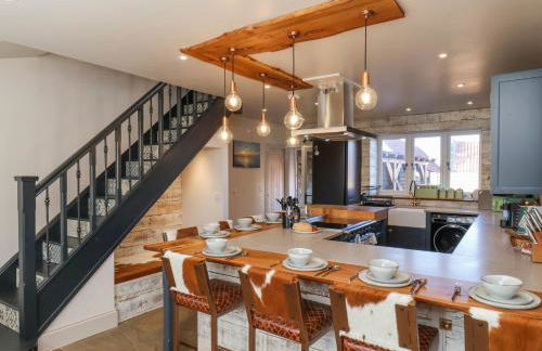 Beacon House - Photo 1