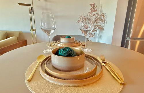 Designer Silver Lake Stylish One Bedroom with Parking - Photo 19