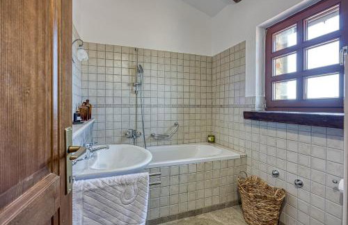 Villa Aryana With Pool - Happy Rentals - Foto 40