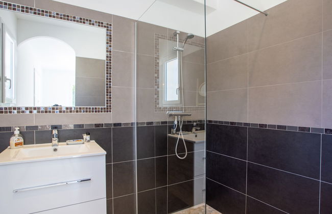 4 bedroom House in Bormes-les-Mimosas with private pool and garden - Photo 26