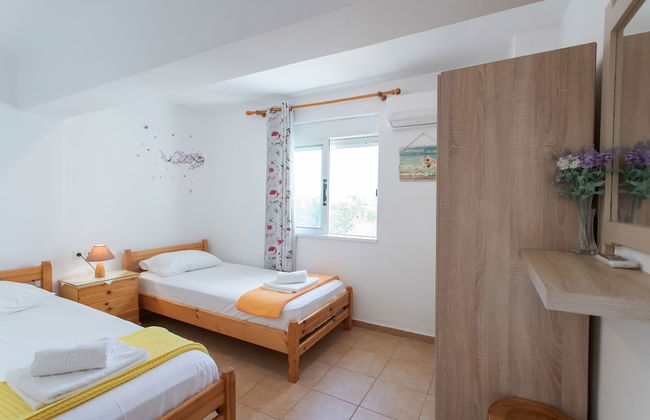 Manos Apartments - Photo 8