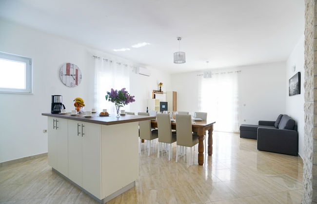 Holiday Home in Prkos With Private Pool - Foto 16