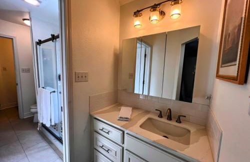 Gated Estate Escape! Three BR - Foto 11