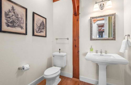 Mountain Retreat Sleeps 10 with Pool Table and Arcade - Foto 24