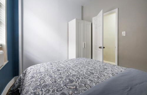 Ultimate Urban living at Centrally Located Apartments - Photo 22