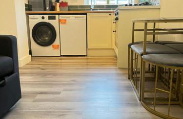 Two Bedroom Hanwell Modern Nest - Photo 4