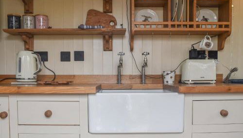 Shepard's Hut - Photo 4