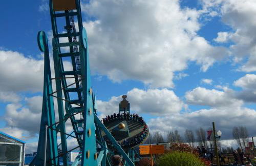 AMC Flamingo Land Caravan, Motorhome & Campervan Hire - Foto 20