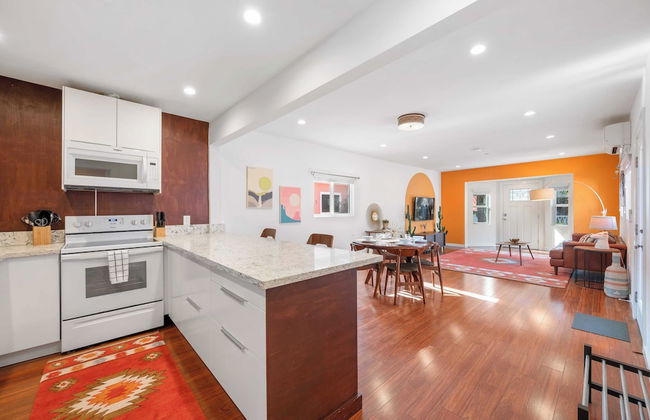 2 Units in Prime Hollywood Location Chic Renovated 1bdrs w/ Patio Avantstay - Foto 22