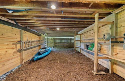 LUX Treehouse on Private Lake next to Lake Conroe with Game room, Paddleboards, Lake Views, and more! - Foto 36