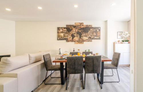 Spacious & Stylish Flat with Garage by HostWise - Foto 16