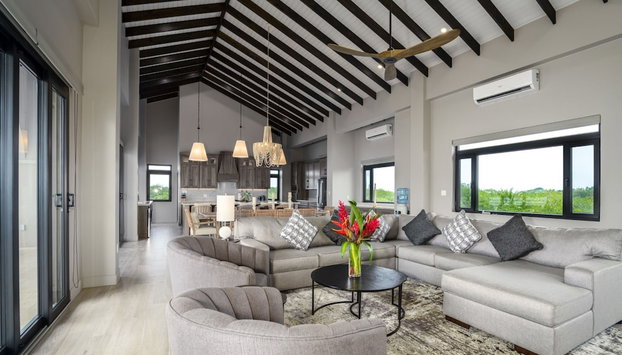 NEW 3 Story 4-bed Waterfront Villa w Sunset Views - Foto 2, Habitación