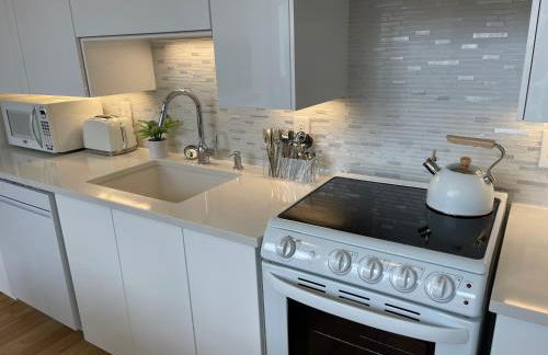 Lou-City Penthouse Suite! Savor Life with Hollyhock - Photo 12