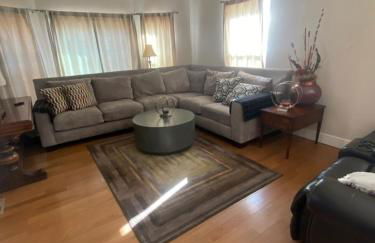 Huge Cozy Home with Many Bedrooms in Ivywild - Foto 35