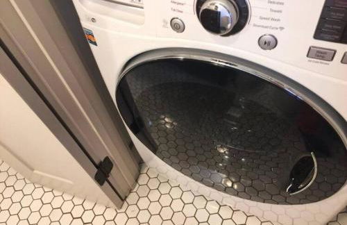 Entire Enchanting, Light-Filled 1830 Farmhouse - Foto 27