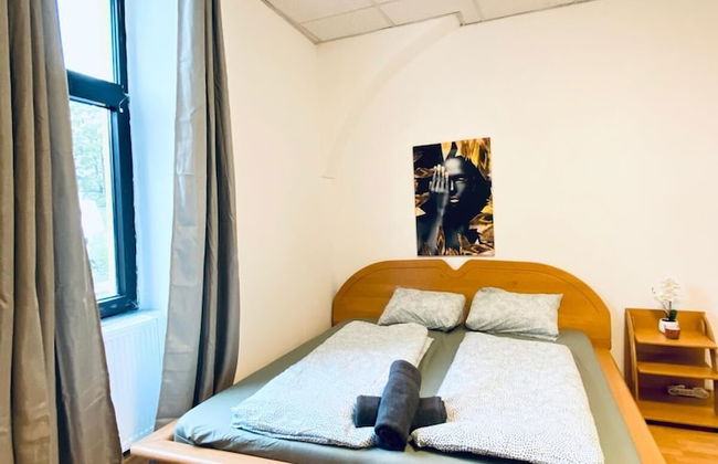 Stylish Shared 3-Bedroom Stay Near City - Foto 13