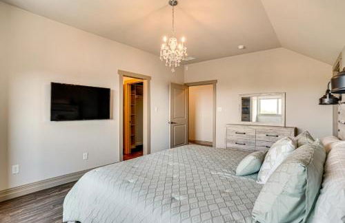 Elegant Sunset Meadow Ranch in Texas with Hot Tub - Photo 17