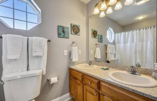 Coastal Castaway-Beach Retreat-Steps 2 Sand-Sleep 10-Pool-Hot tub - Foto 15