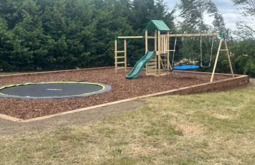 Entire Luxury Log Cabin Sleeps 6 with Private Hot Tub & Scenic Views near Durham & Bishop Auckland - Foto 28