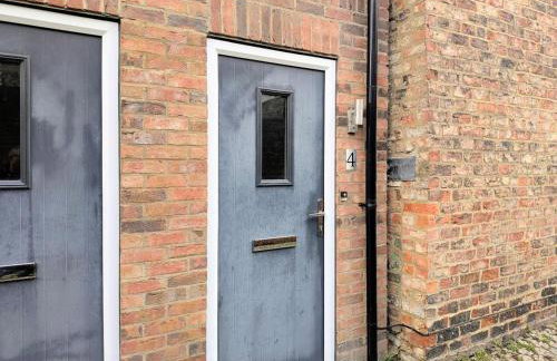 Compton Apartment with free parking - Photo 32