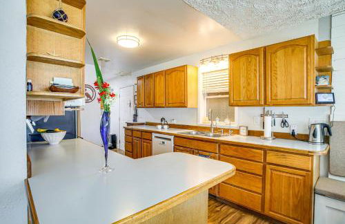 Hot Tub, Deck and Mtn Views Nine Mile Falls Duplex - Foto 8